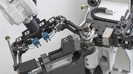 Buisbuigmachines met laadrobot